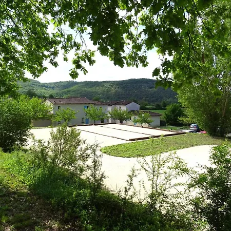 Holiday With A Terrace Near River Lot Hébergement de vacances *
